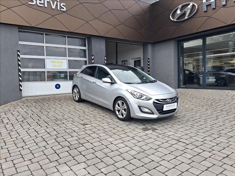 Hyundai i30 1,6 GDI AT Weekend PANORAMA - fotka 16 z 19