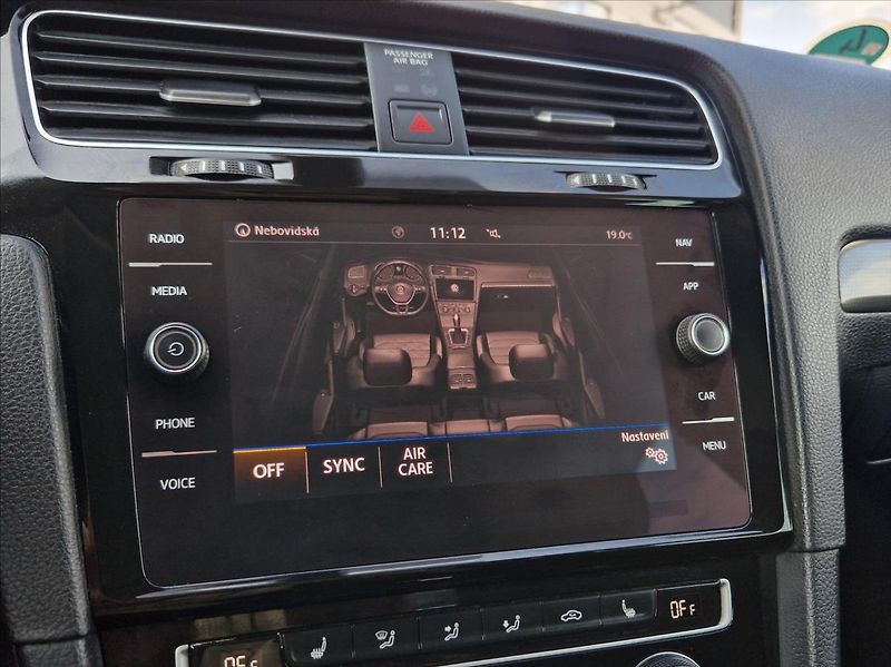 Volkswagen Golf 1,6 TDI JOIN EDITION LED NOSIČ - fotka 28 z 43