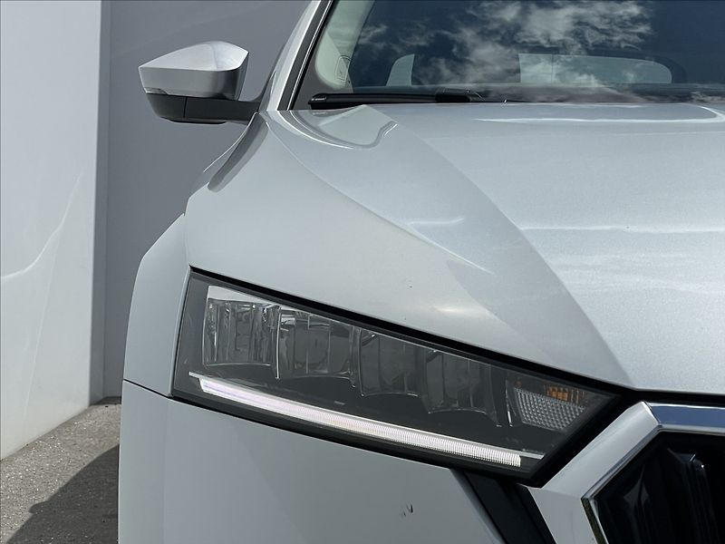 Škoda Octavia 2,0 TDI Combi Ambition Plus TA - fotka 21 z 23