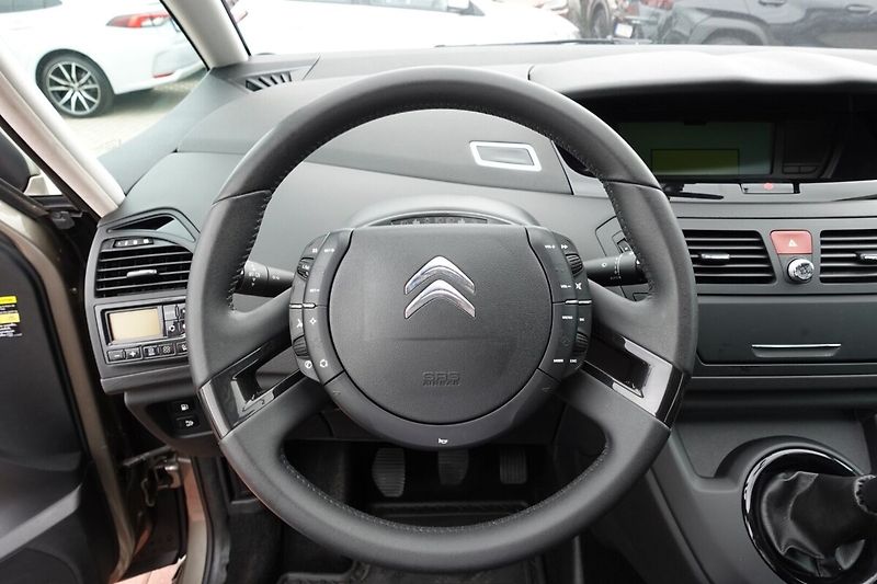 Citroën C4 Picasso 1,6i 88kW M/T - fotka 16 z 28
