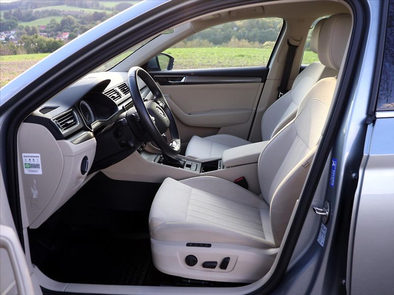 Škoda Superb 2,0 TDI DSG 4x4 CZ Style DPH - fotka 11 z 33