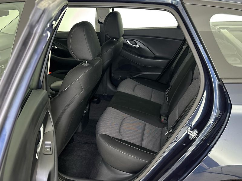 Hyundai i30 Smart DCT - fotka 8 z 26