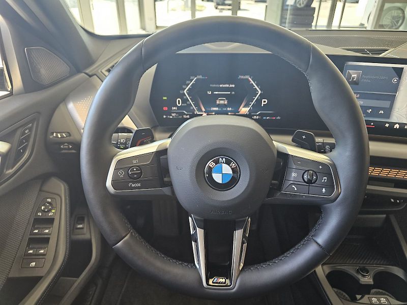 BMW Řada 1 1 Limousine 120 M Sport - fotka 20 z 28