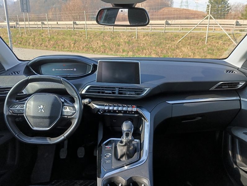 Peugeot 3008 (2021) ACTIVE PACK 1.2 130k MAN6 - fotka 10 z 16