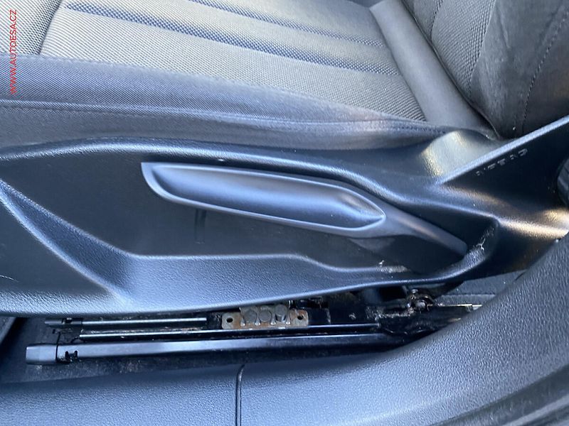 Audi A4 (2018) 1.4 TFSi, AT, bixen, navi - fotka 15 z 18