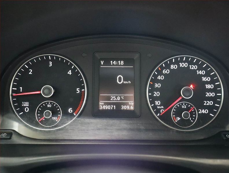 Volkswagen Touran (2014) 1.6 TDI, Navi, Tempomat - fotka 11 z 20
