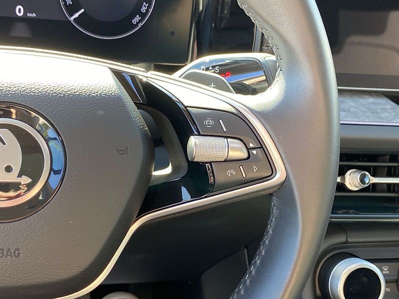 Škoda Kodiaq (2024) 2.0 TDI 4x4 DSG Exclusive Sele - fotka 16 z 39