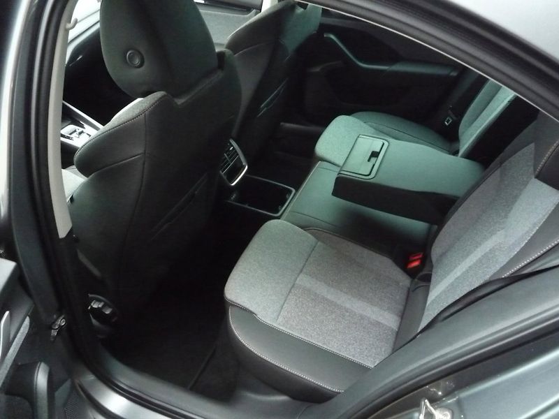 Škoda Octavia (2024) 1,5TSi 110kW m-HEV DSG Top Sel - fotka 13 z 14