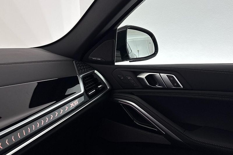 BMW X6 xDrive40d - fotka 20 z 28