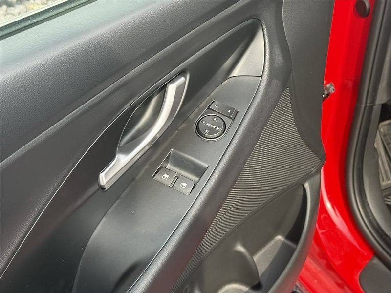 Hyundai i30 1,5 CVVT 71kW Comfort - fotka 6 z 24