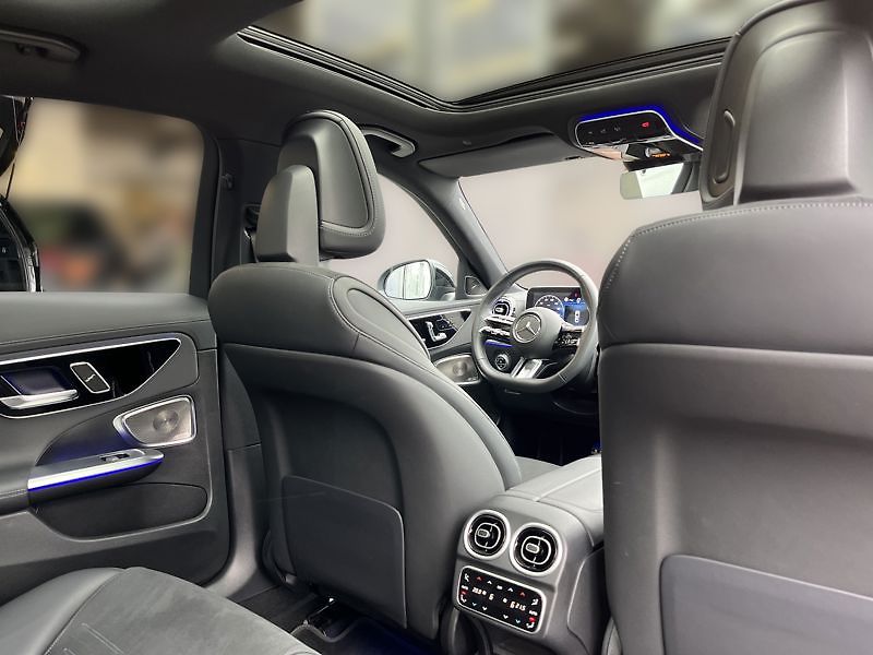 Mercedes-Benz Třídy C C-Třída 300 4MATIC AMG Line - fotka 21 z 21