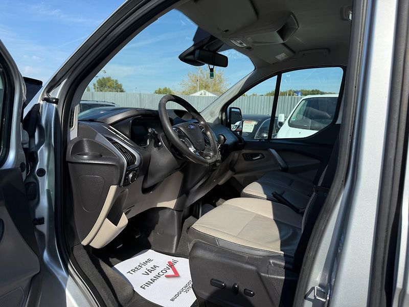 Ford Tourneo Custom (2016) 2.0TDCi 96kW *L2H1*ALU*Tažné* - fotka 9 z 24