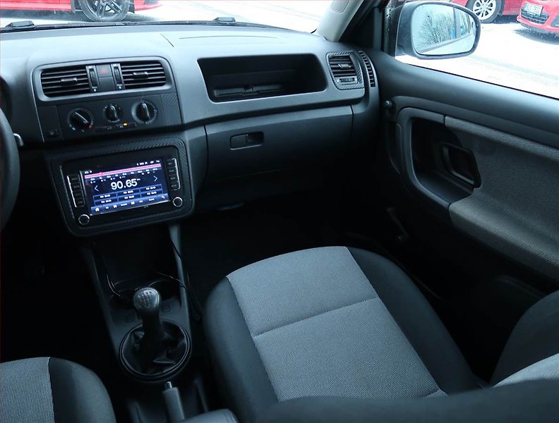 Škoda Fabia (2010) 1.2 12V, Tažné, za super cenu - fotka 8 z 16