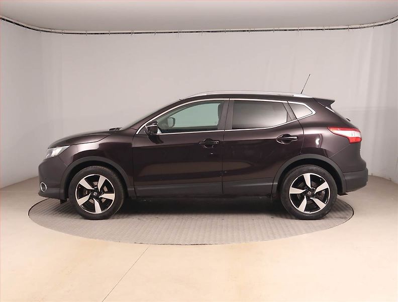 Nissan Qashqai (2015) 1.2 DIG-T, ČR,1.maj - fotka 3 z 15