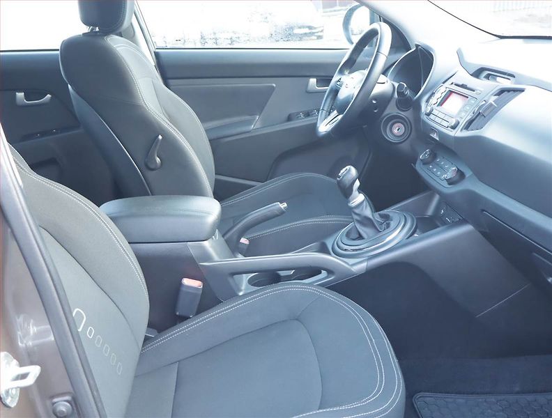 Kia Sportage (2011) 1.6 GDI, Tempomat - fotka 9 z 15