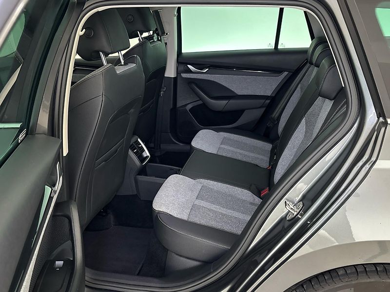 Škoda Octavia Top Selection DSG - fotka 8 z 30
