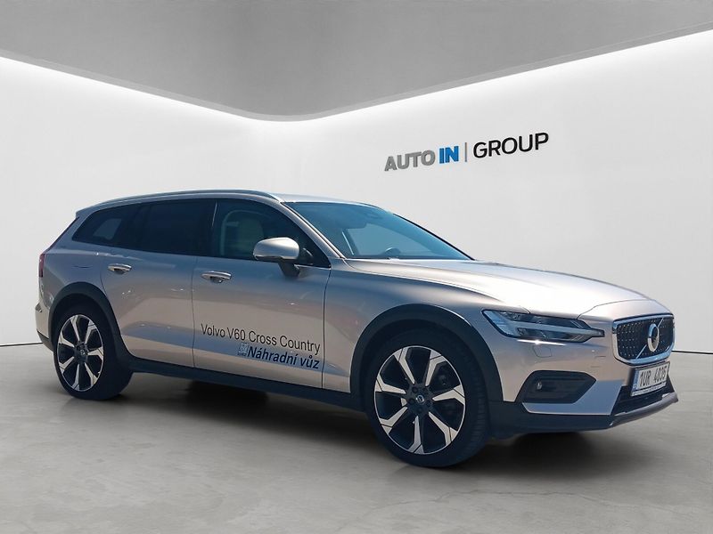 Volvo V60 (2023) CC B4 PLUS MHEV Diesel - fotka 8 z 14
