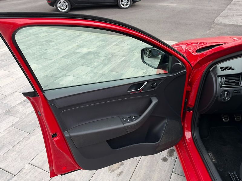 Škoda Rapid (2014) Spaceback 1.2 TSI StylePlus - fotka 9 z 31