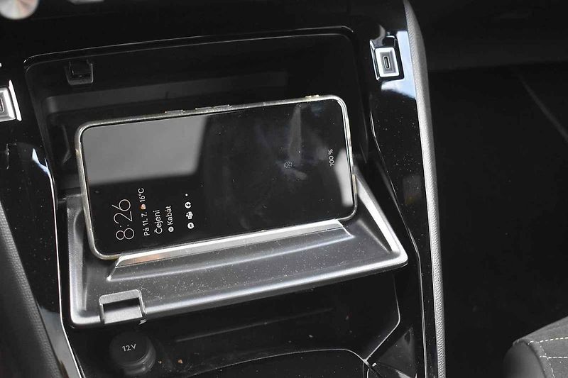 Peugeot 2008 je stylový i praktický rodinný doplněk.
