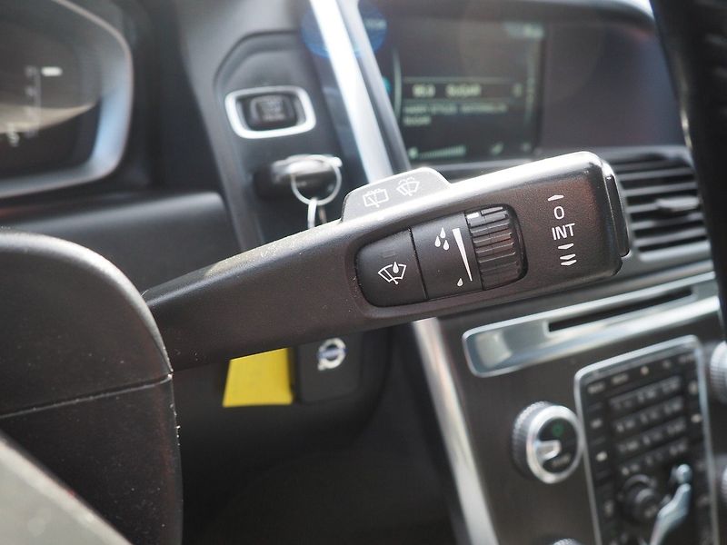 Volvo XC60 (2015) 2.4D D4 AWD - fotka 24 z 34