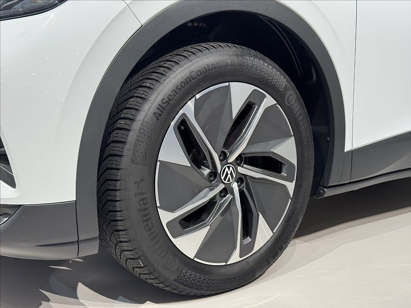 Volkswagen ID.4 125kW Pure LED PDC ACC - fotka 8 z 46