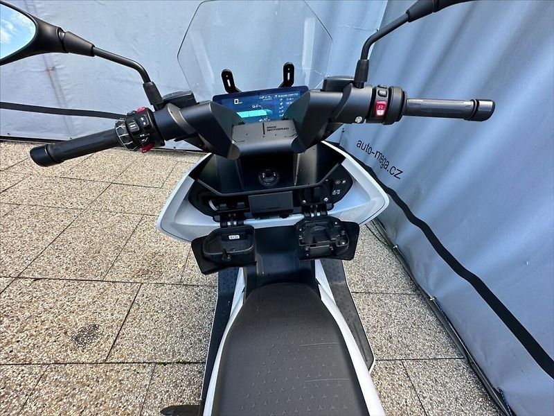BMW CE 04 - fotka 24 z 26