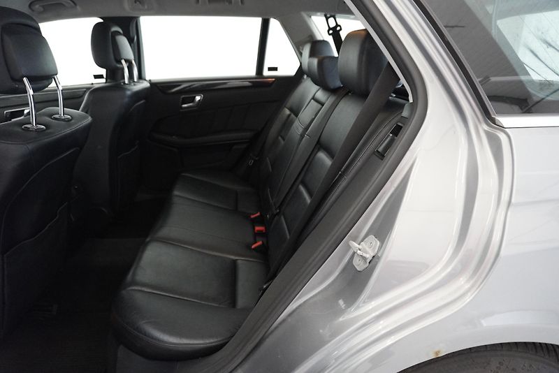 Mercedes-Benz Třídy E (2009) E350 3,0 CDI AVANTGARDE AUT. - fotka 23 z 26