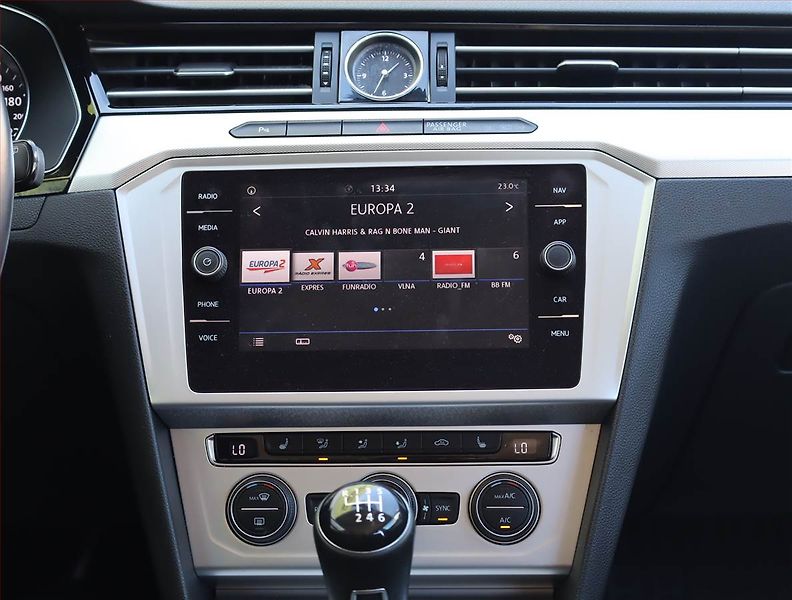 Volkswagen Passat (2019) 2.0 TDI, Navi, Tempomat - fotka 12 z 18