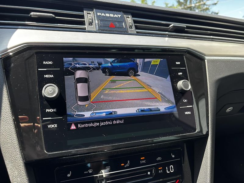 Volkswagen Passat (2022) Elegance 2.0 TDI (110 kW) AUT - fotka 11 z 18