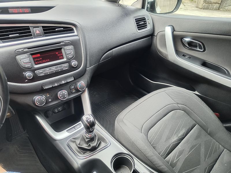 Kia Ceed (2018) 1.6 CRDI 100KW/AC/PDC/LED - fotka 33 z 50