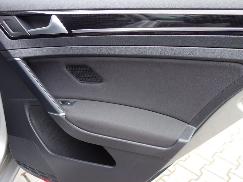 Volkswagen Golf (2019) 1.6TDI 85kW -ACC-VIRTUAL-DPH - fotka 26 z 34