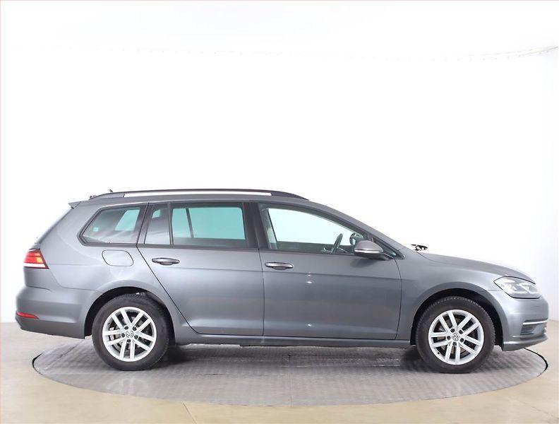 Volkswagen Golf (2019) Highline 2.0 TDI, 4X4 - fotka 6 z 18