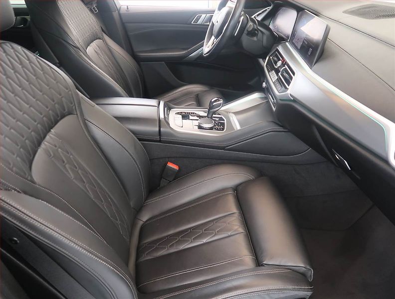 BMW X6 (2021) xDrive30d, ACC, Výhřev, Kamera - fotka 9 z 20