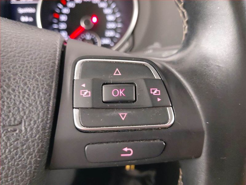 Volkswagen Golf (2013) 1.6 TDI, Serv.kniha, Navi - fotka 18 z 20