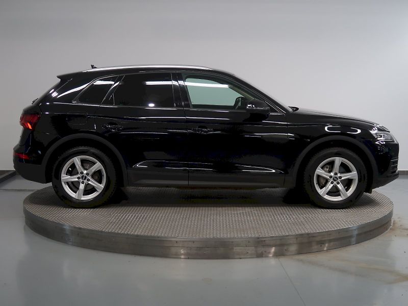Audi Q5 (2018) 2.0TDI 100KW - fotka 8 z 32