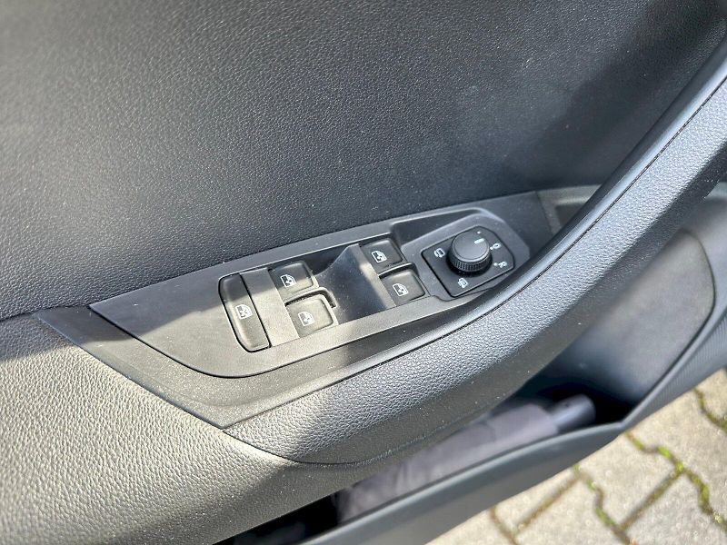 Škoda Karoq (2024) 1.5 TSI 110kW Sportline DSG - fotka 10 z 31