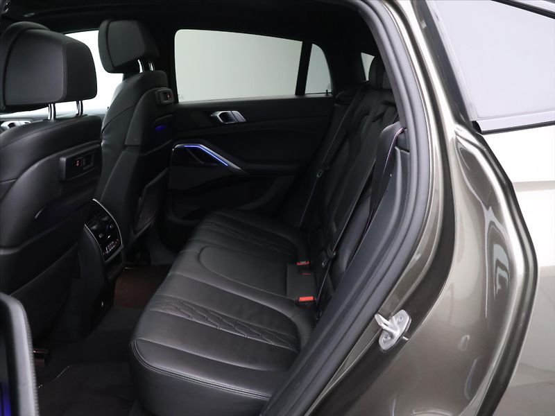 BMW X6 3,0 294kW M50d M-Paket DPH - fotka 14 z 30