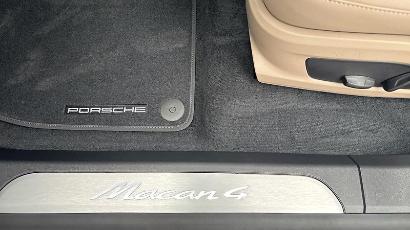 Porsche Macan 4 - fotka 19 z 25