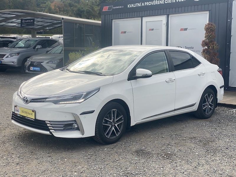 Toyota Corolla 1.6i, ČR, Executive, automat - fotka 4 z 19