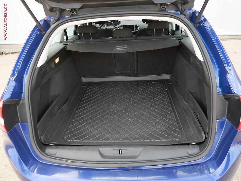 Peugeot 308 (2018) 1.5HDi, AC, tempo, navi - fotka 7 z 24