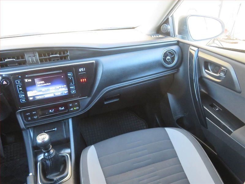 Toyota Auris (2017) 1.6 Valvematic, Serv.kniha - fotka 8 z 16