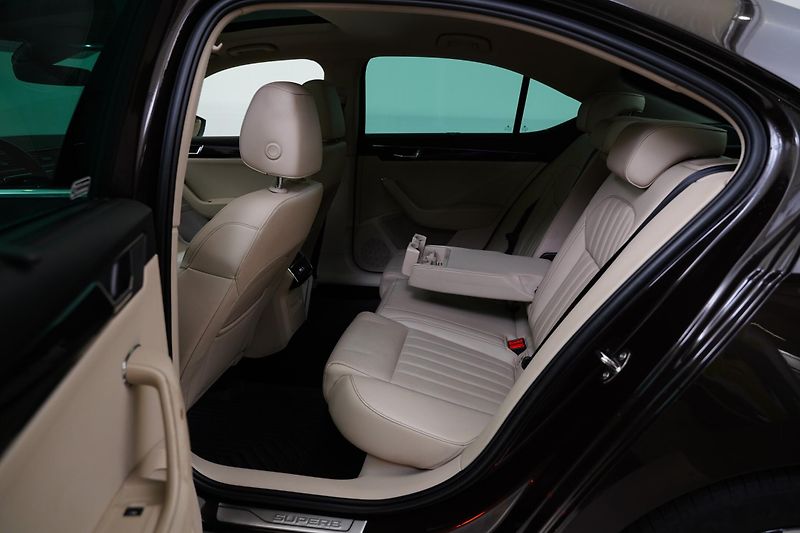 Škoda Superb - fotka 26 z 35
