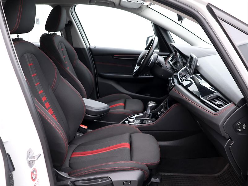 BMW Řada 2 2,0 218da 110kW Sport line CZ - fotka 12 z 34