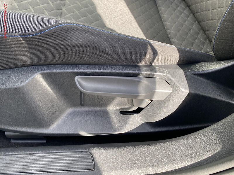 Volkswagen Golf (2019) 1.5 TSi, Join, navi - fotka 14 z 18