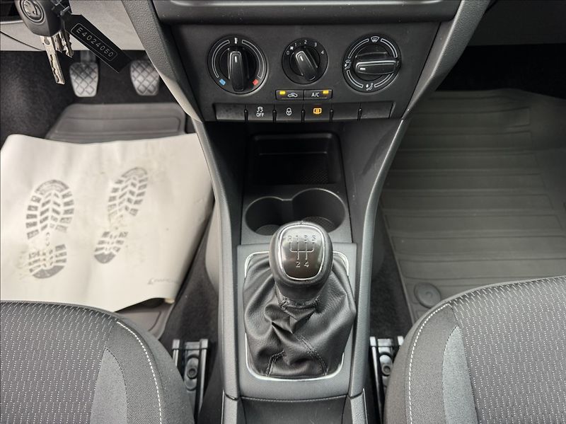 Škoda Rapid 1,2 TSI,63kW,tažné,1.maj.,ČR - fotka 37 z 50