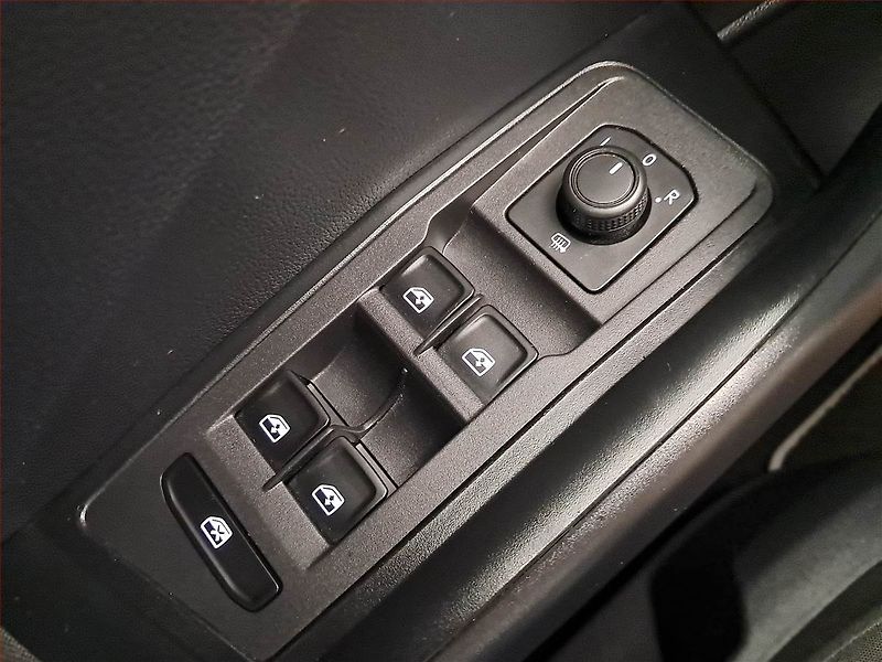 Volkswagen T-Roc (2021) 1.0 TSI, ČR,1.maj, Serv.kniha - fotka 16 z 17