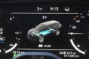 Na elektřinu auto ujede vyšší desítky kílometrů.