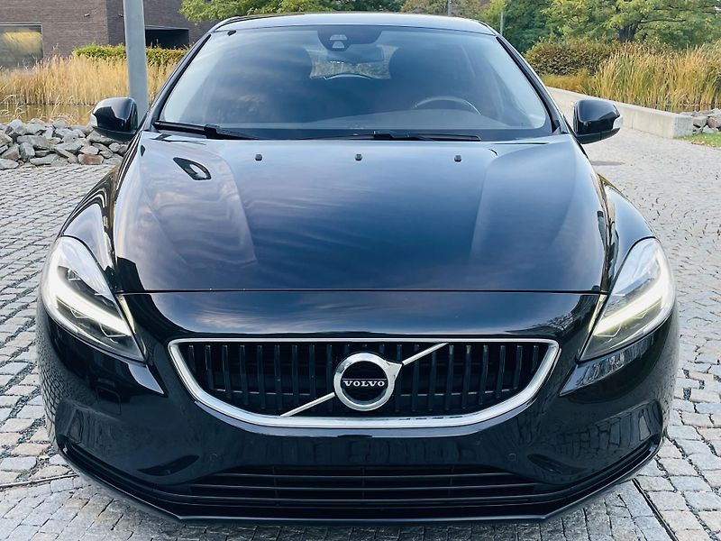 Volvo V40 2.0i MANUÁL 1.MAJITEL SENZORY - fotka 7 z 41