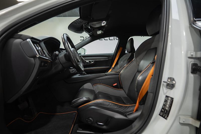 Volvo V90 Cross Country 2.0 140 kW - fotka 8 z 39