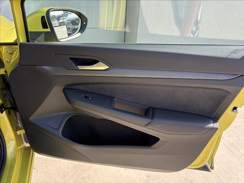 Volkswagen Golf 2,0 TDI 110 KW AUTOMAT STYLE - fotka 26 z 35